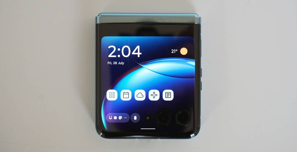 Motorola Razr 40 Ultra Review XT2321 1 Pickr