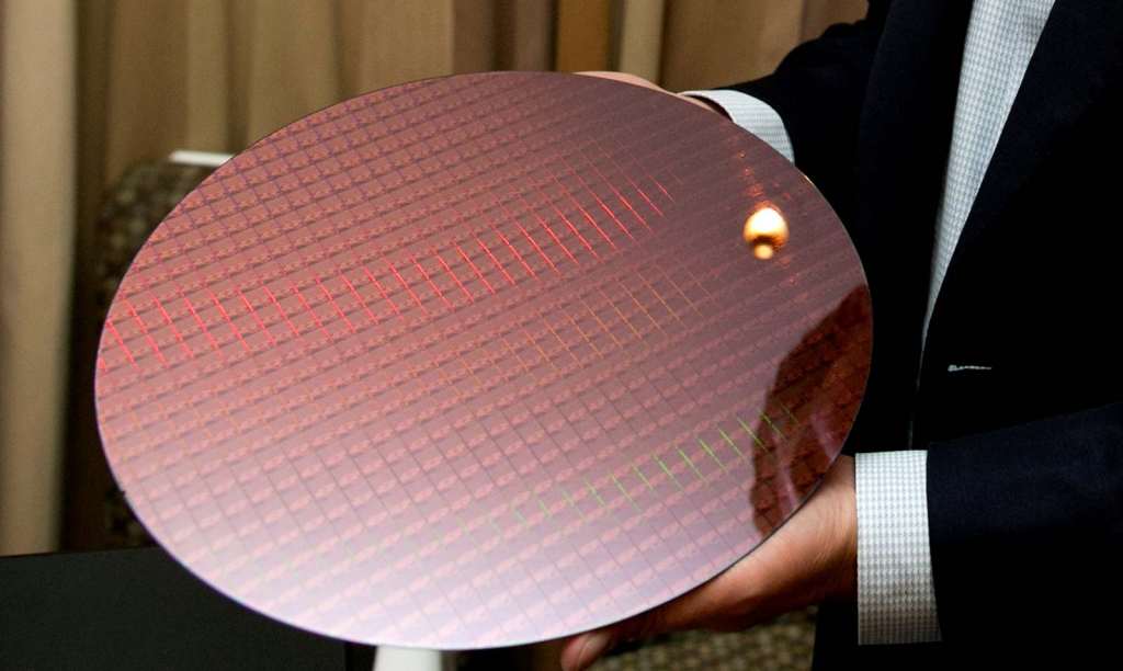 The silicon wafer for the Intel seventh generation Core processor. Credit: Intel