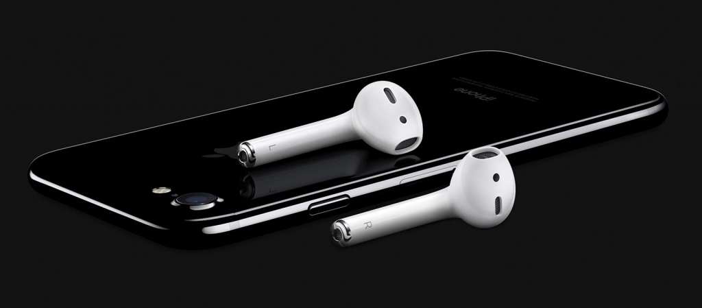 apple-wireless-airpods-2016-04