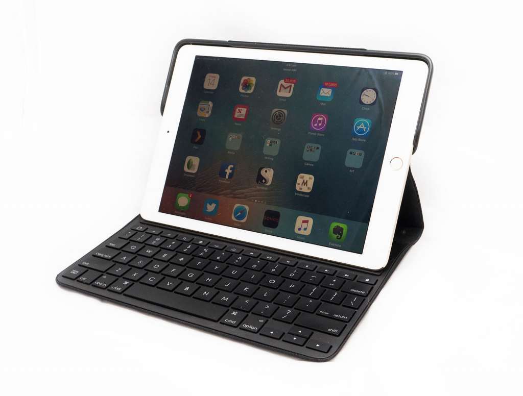 logitech-logi-create-ipad-pro-keyboard-case-9-7-review-2016-12