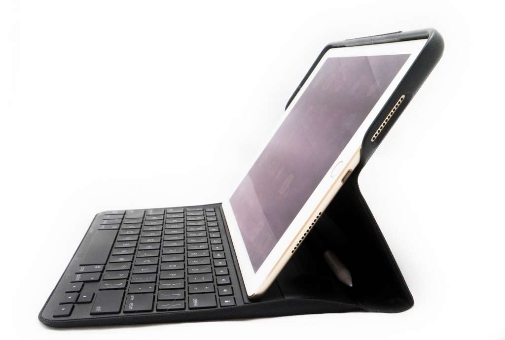 logitech-logi-create-ipad-pro-keyboard-case-9-7-review-2016-13