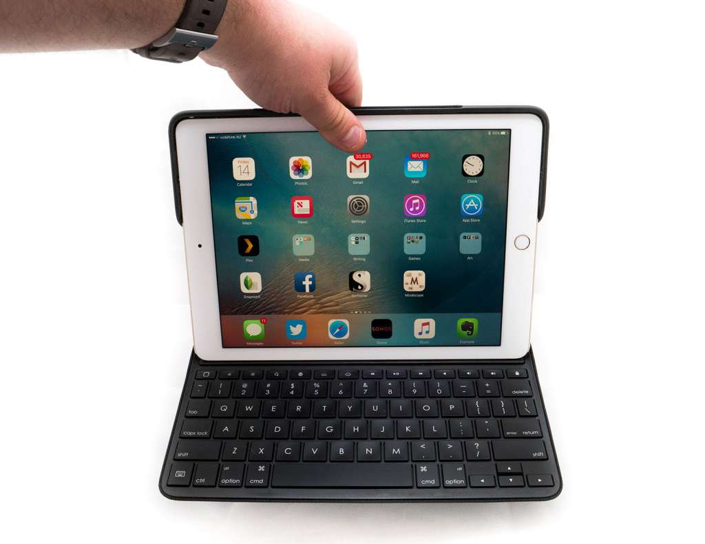 logitech-logi-create-ipad-pro-keyboard-case-9-7-review-2016-19