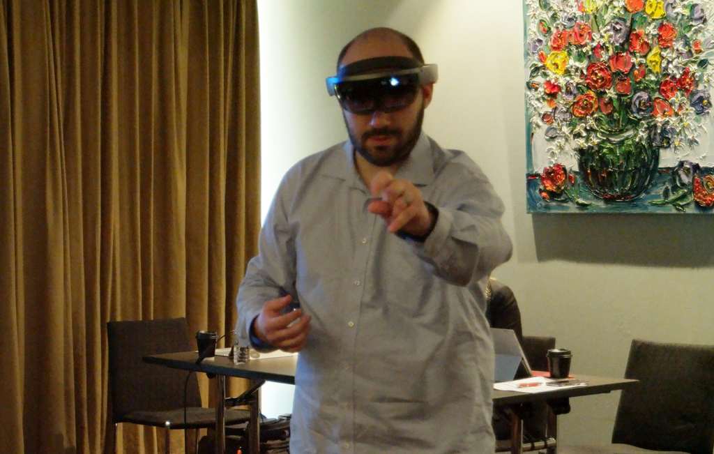 microsoft-hololens-2016-hands-on-heads-on-02