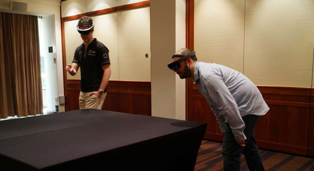 microsoft-hololens-2016-hands-on-heads-on-11