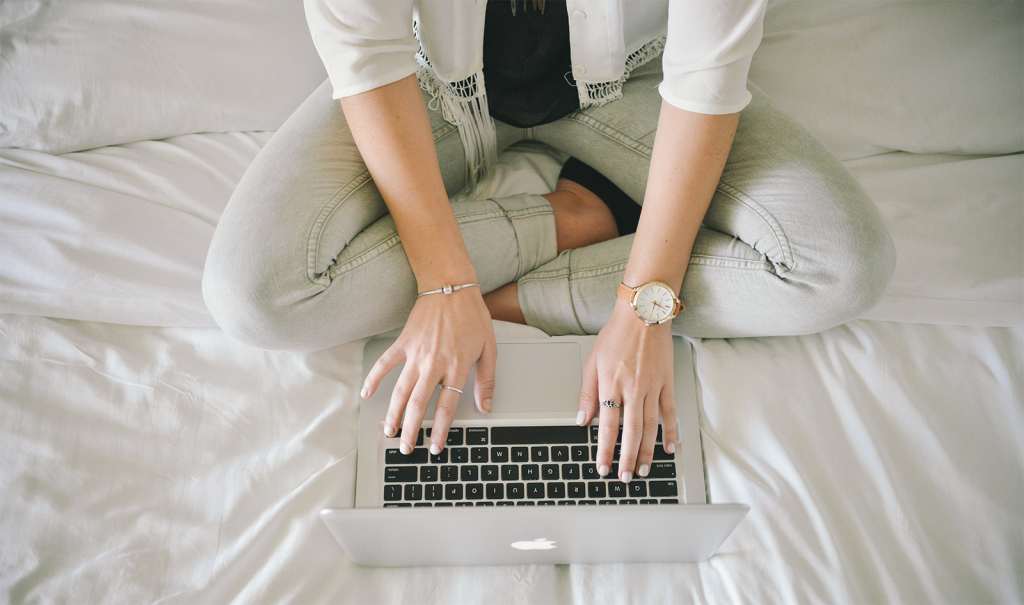 pexels-online-macbook-laptop-open-productivity-comfort