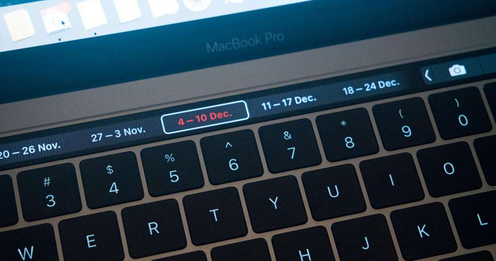apple-macbook-pro-touchbar-review-2016-12