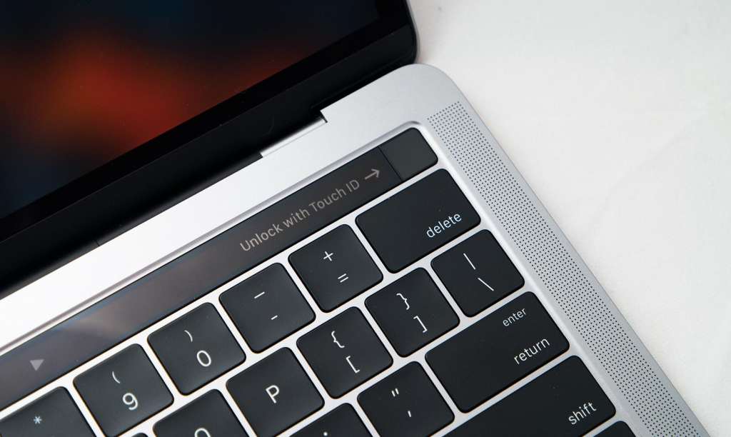 apple-macbook-pro-touchbar-review-2016-21