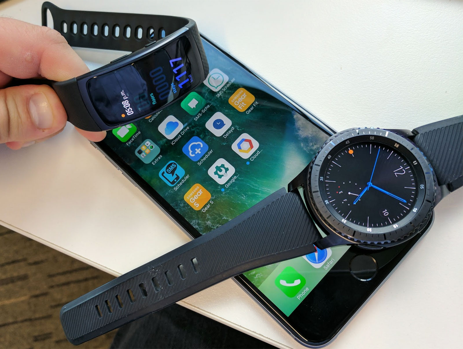 Samsung's Gear Fit 2 smartband, S3 smartwatch go to iPhone ...