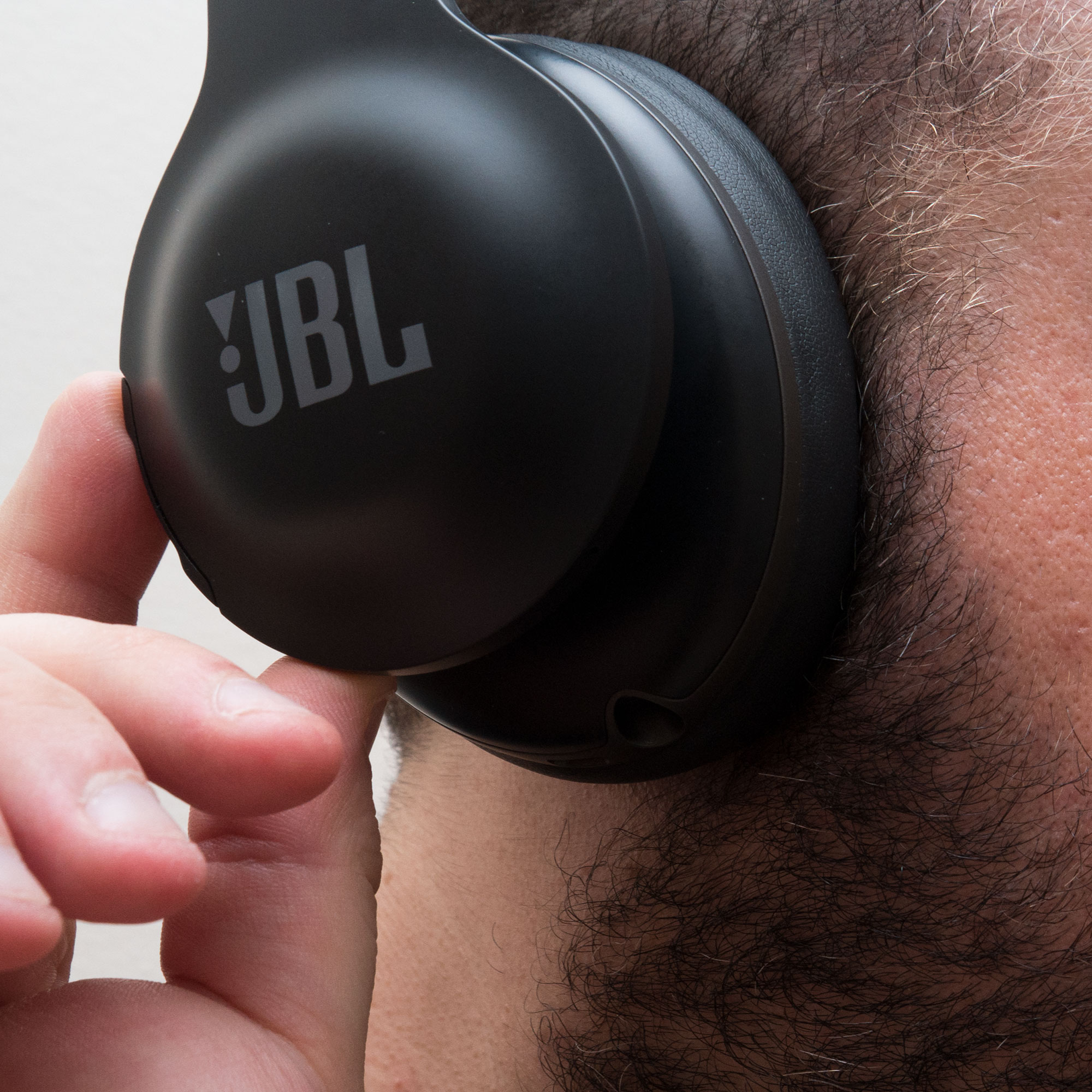 Review JBL Everest Elite 700 wireless noise cancelling headphones