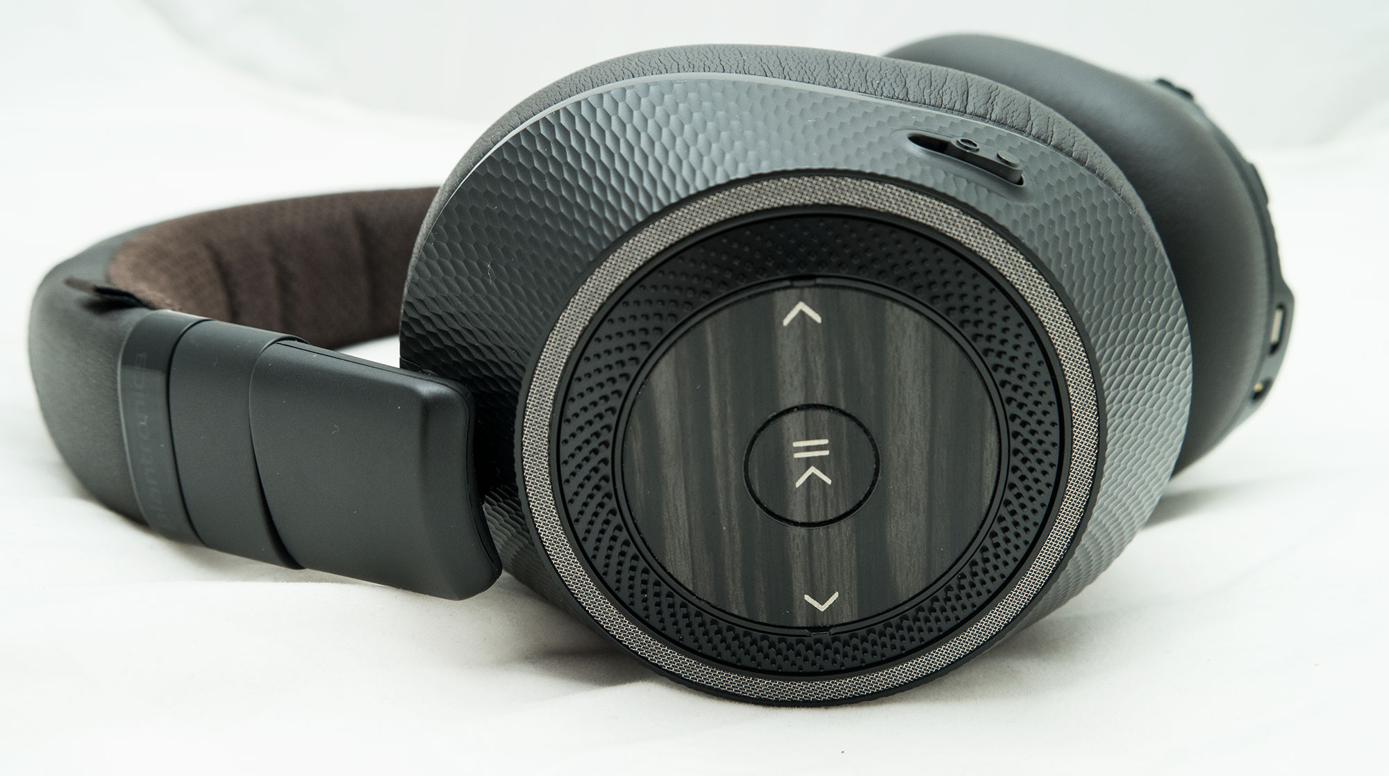 Review Plantronics BackBeat Pro 2 wireless headphones Pickr