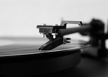 HTC to squeeze out another U in May