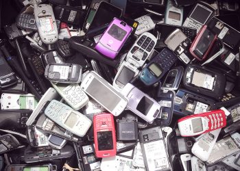 Research reveals Aussies won’t let go of broken phones