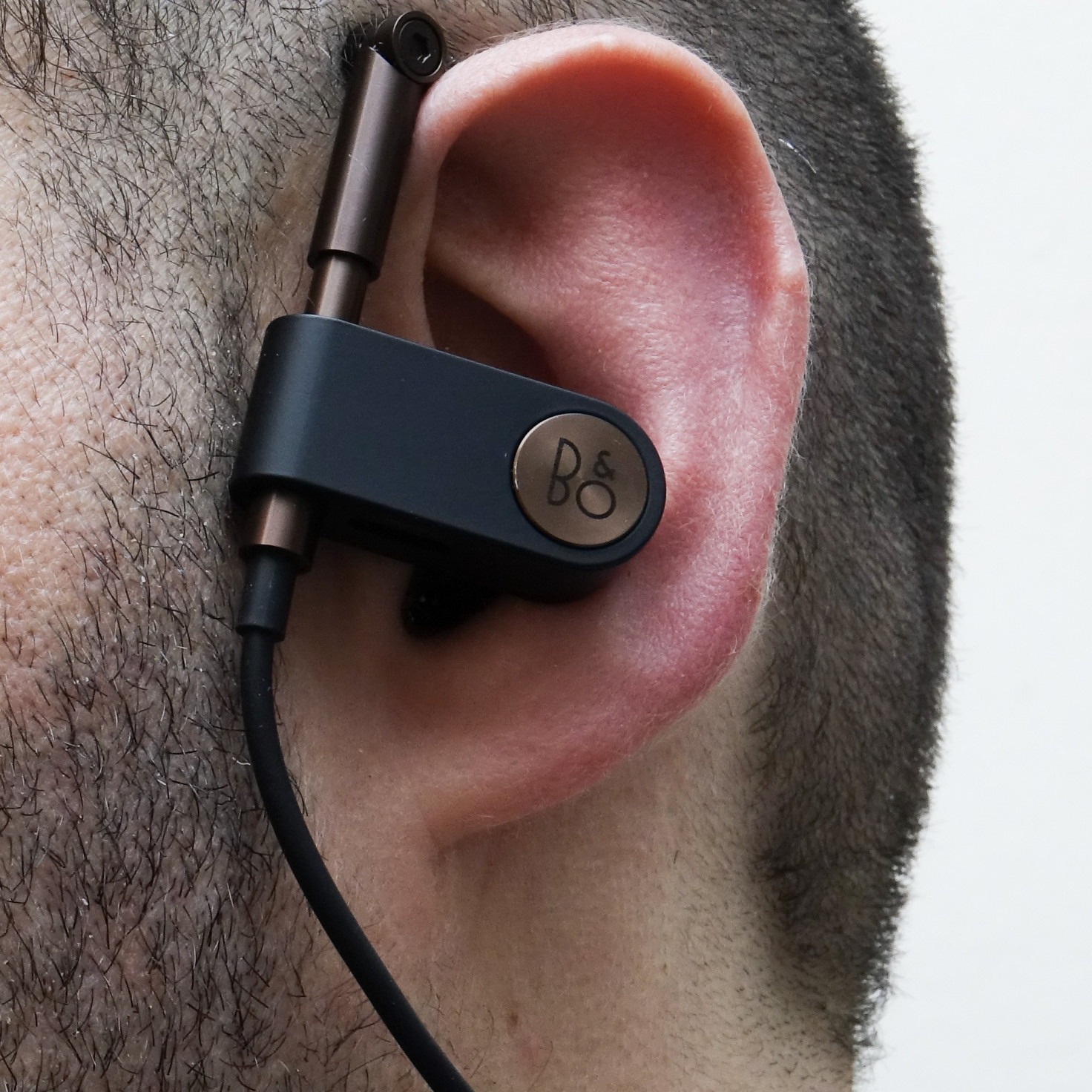 Review Bang & Olufsen (B&O) Beoplay Earset (2018) Pickr