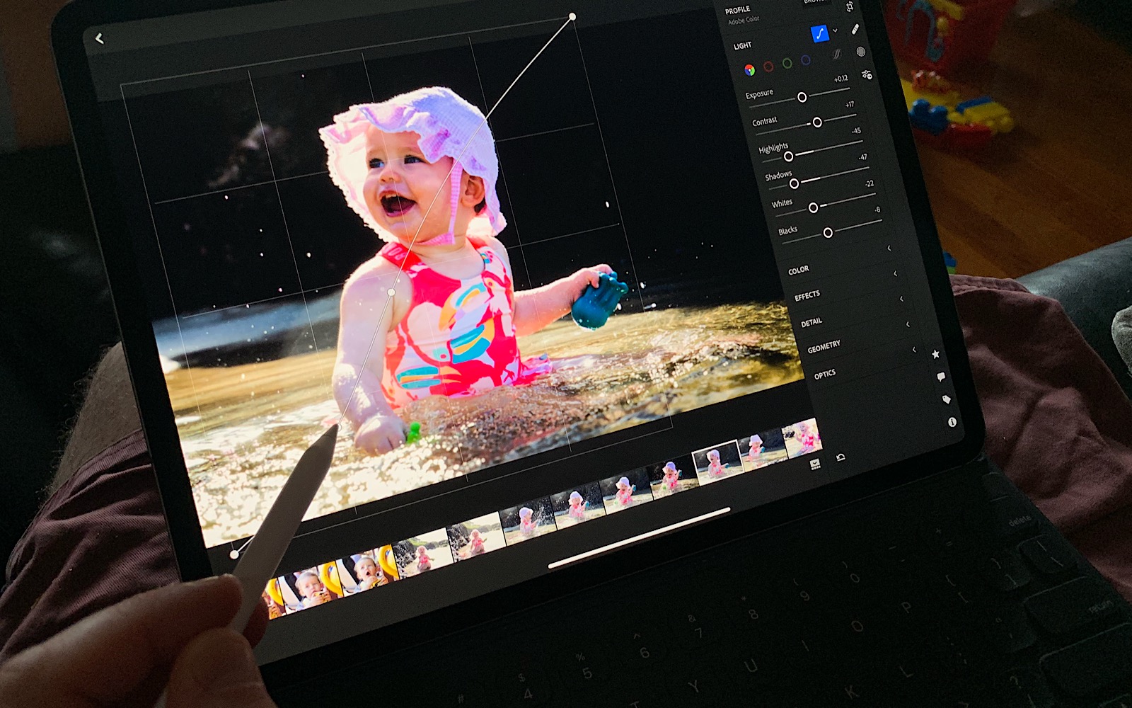 Using the Apple Pencil, you can edit photos on the 2018 iPad Pro with more precision