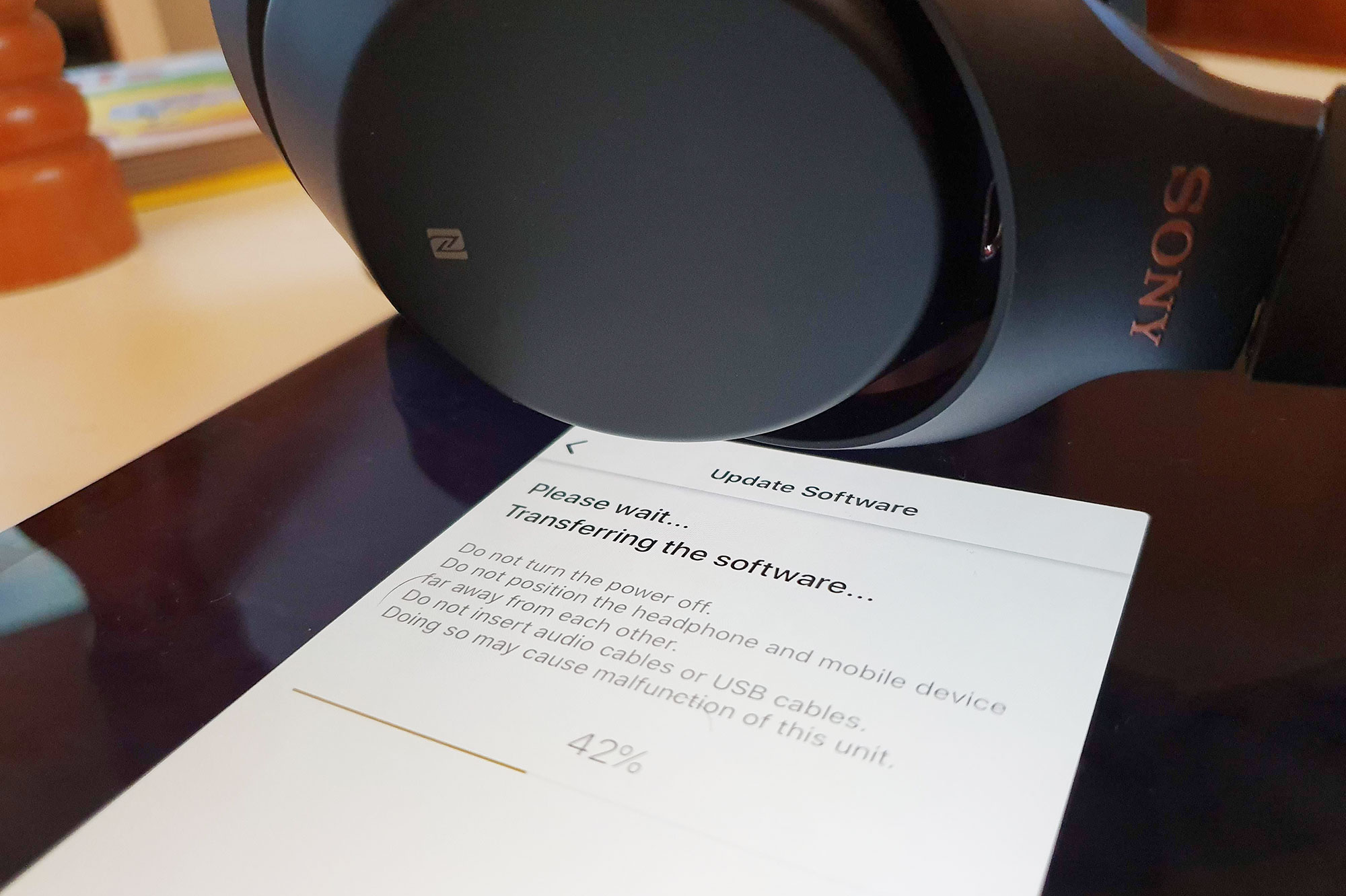 Sony adds wind reduction to noise cancelling cans Pickr