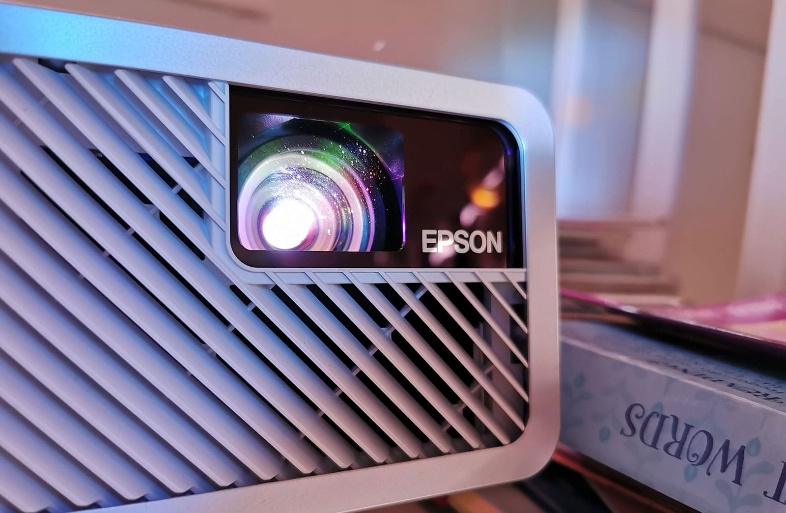 Review: Epson EF-100W (EF-100/EF-100B) – Pickr