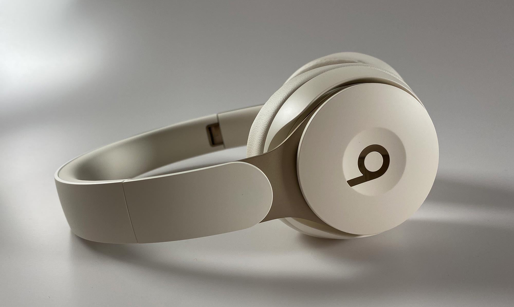 Beats solo pro discount wireless release date