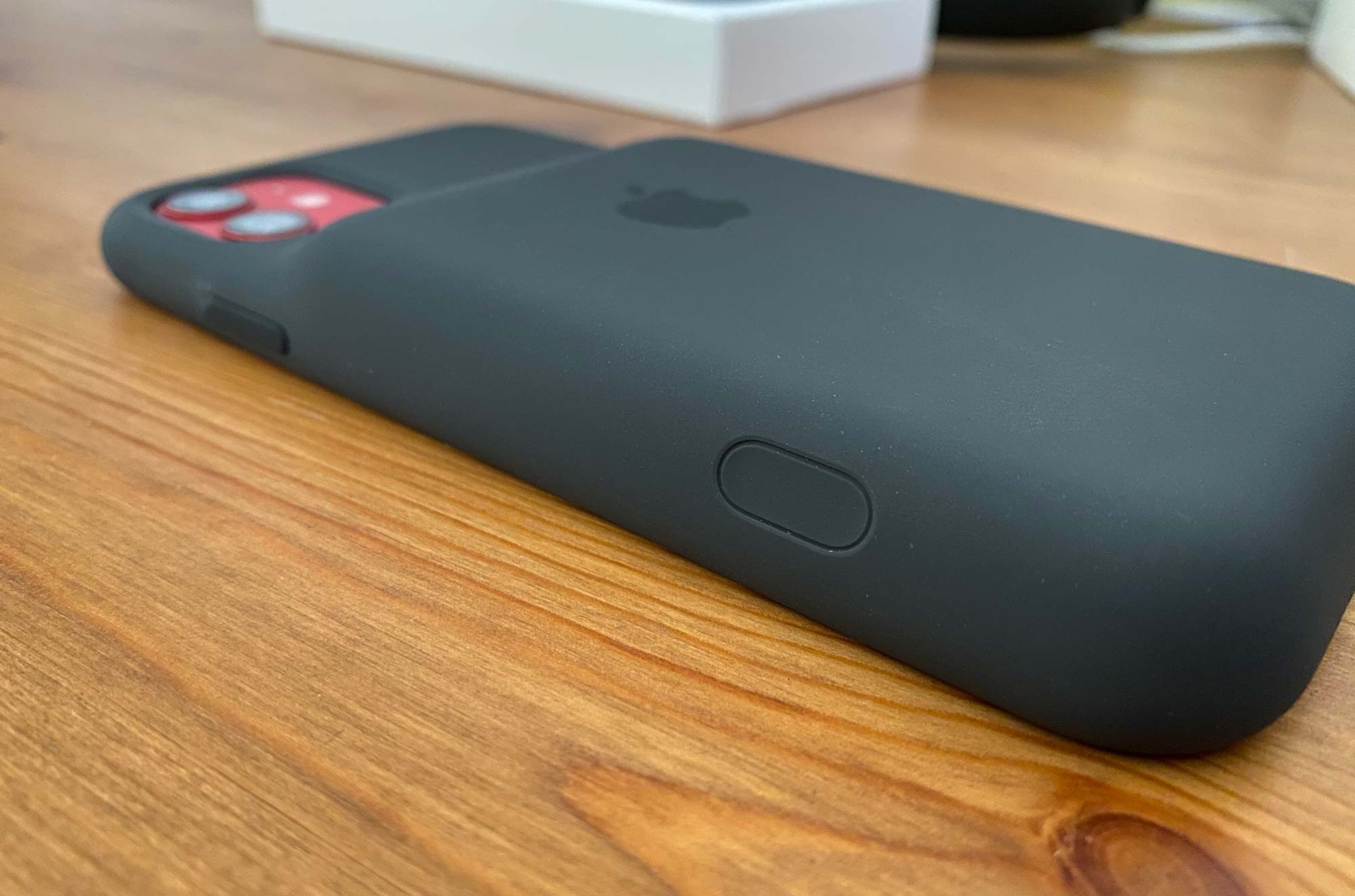 Apple's iPhone 11 battery cases bring juice in a thick case – Pickr