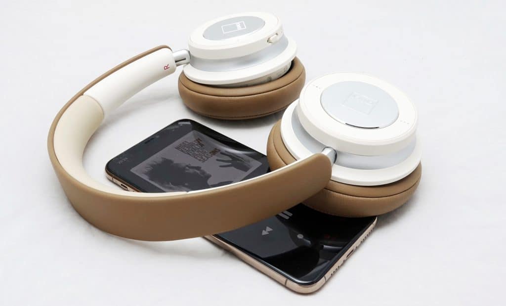 Dali iO-6 wireless noise cancelling headphones