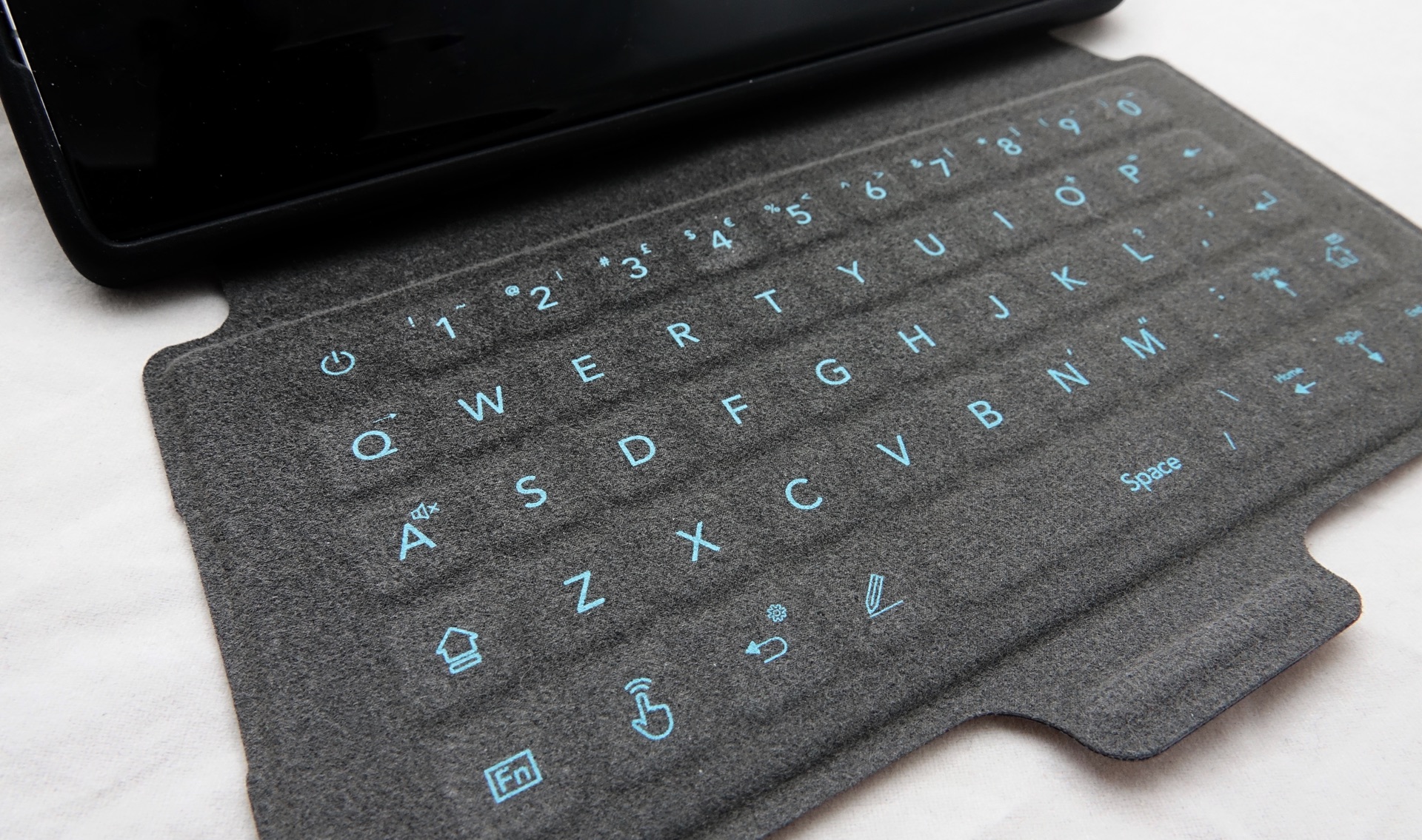 Tech21's keyboard phone case is out, we go handson Pickr