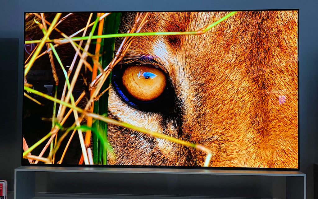 LG ZX 88 inch 8K OLED TV (CES 2020)