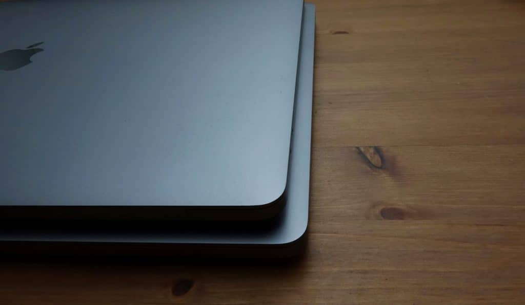 Apple MacBook Pro 15 au-dessus du MacBook Pro 16