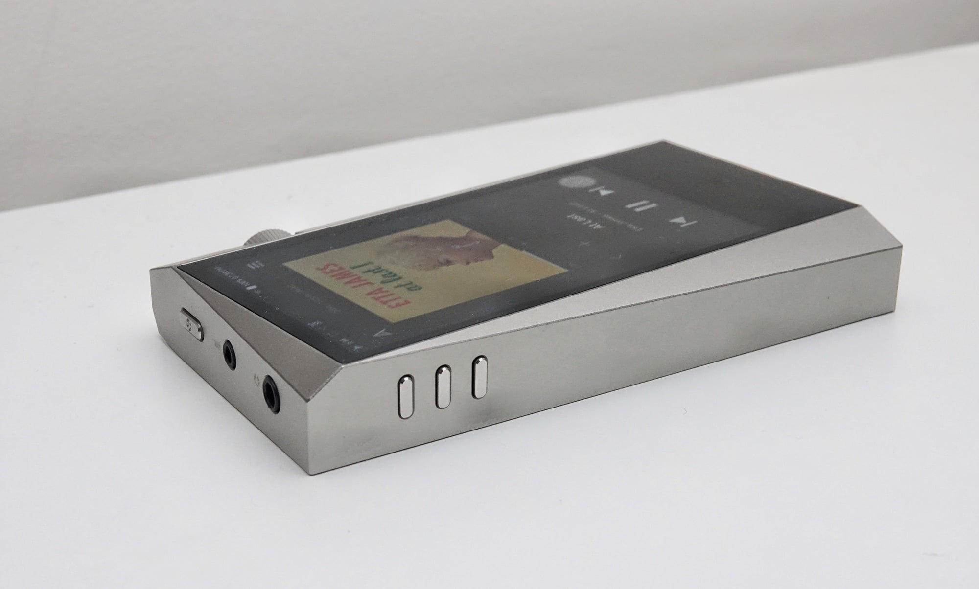 Review: Astell & Kern A&Norma SR25 media player – Pickr