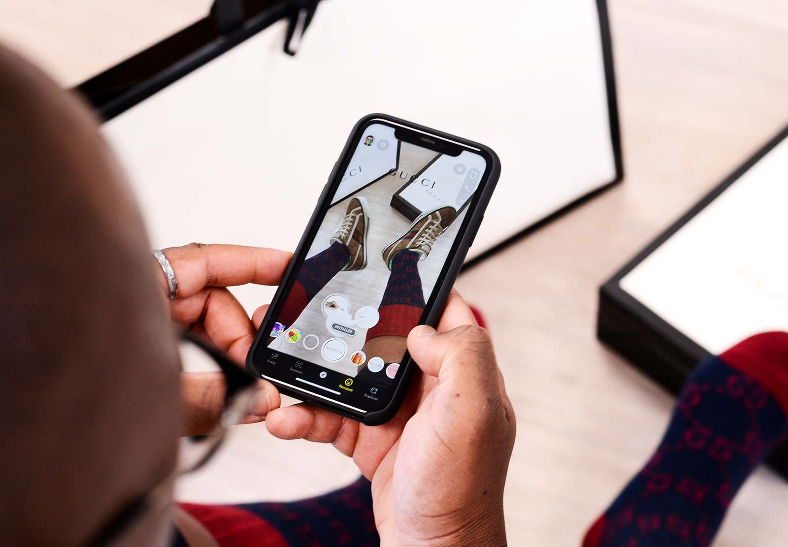 Snapchat, collaborate for of trying on fashion – Pickr