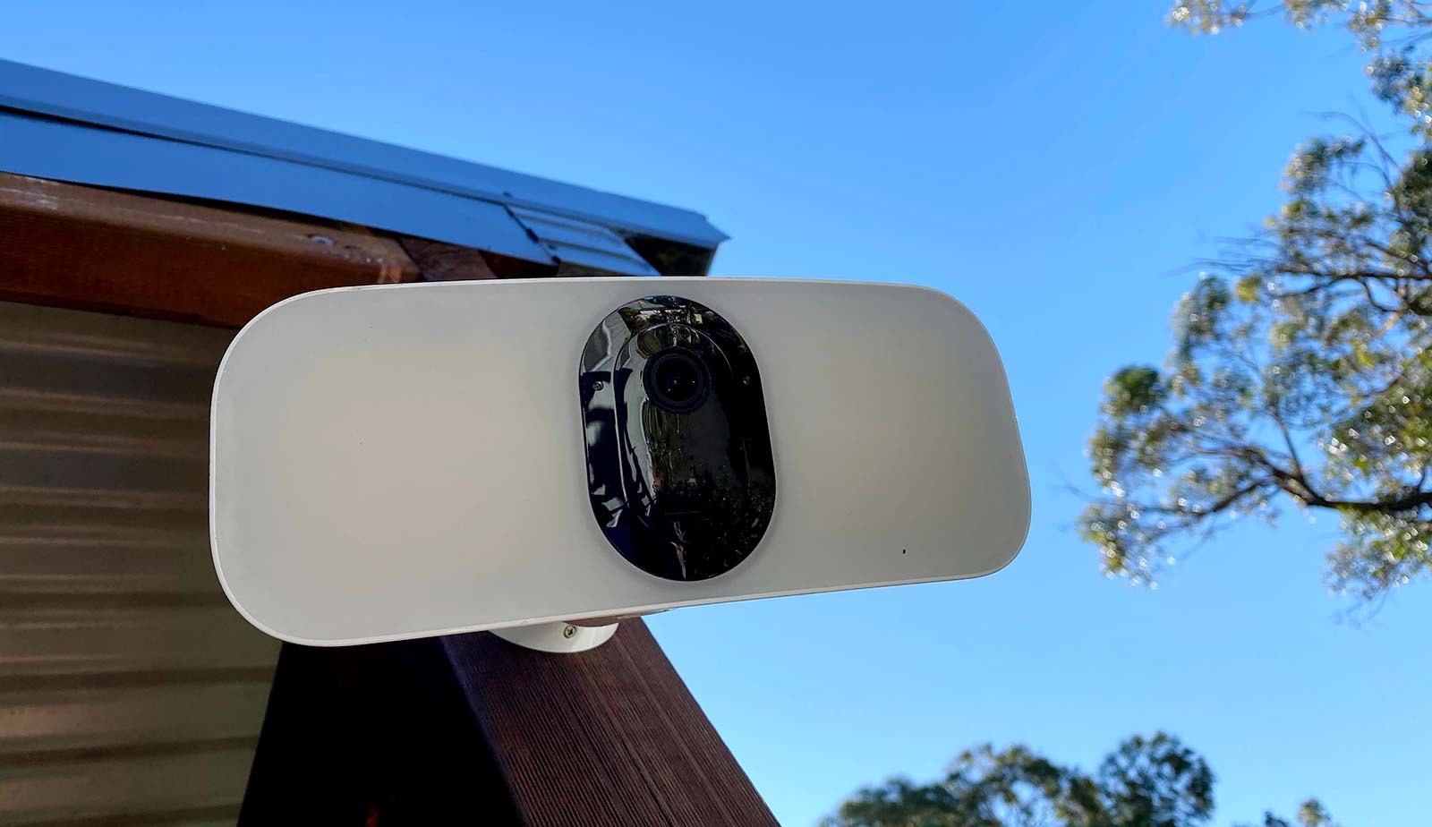 arlo pro 3 flood light camera