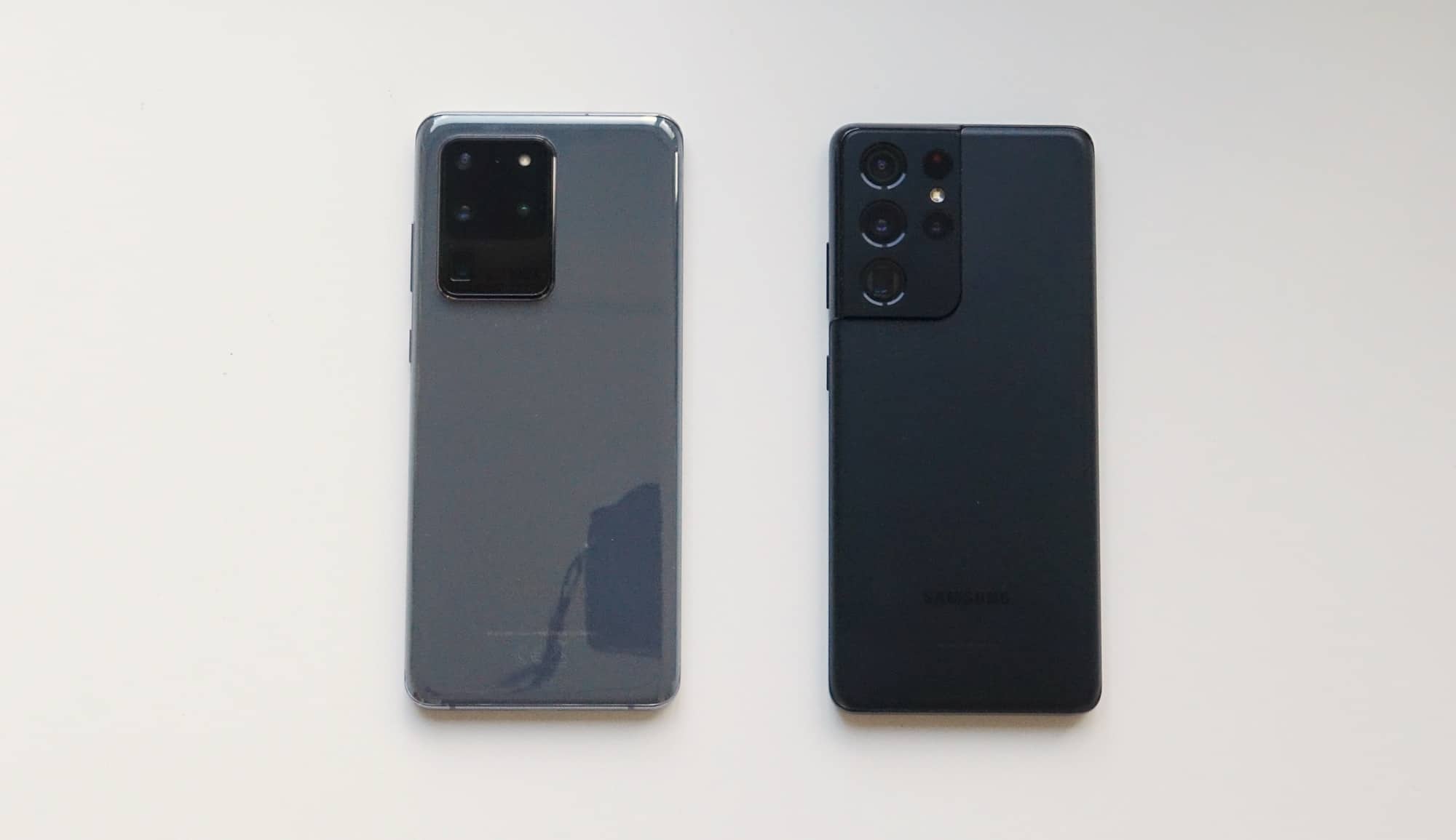 Samsung Galaxy S20 Ultra 5G (left) vs Samsung Galaxy S21 Ultra 5G (right)