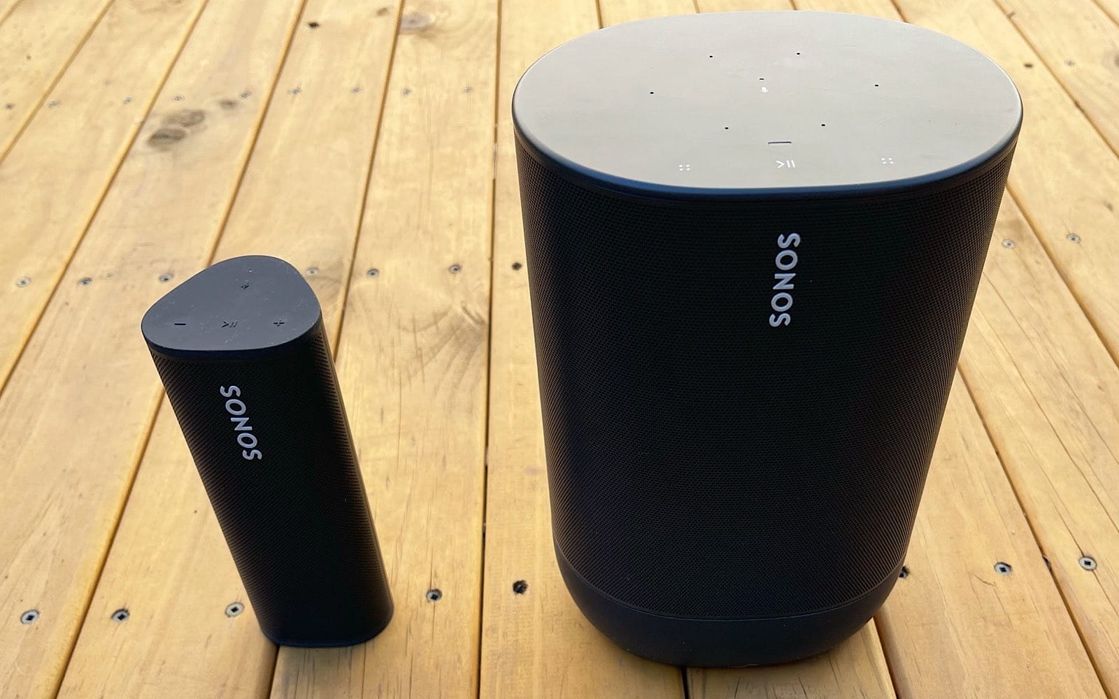 Sonos Roam (left) and Sonos Move (right)
