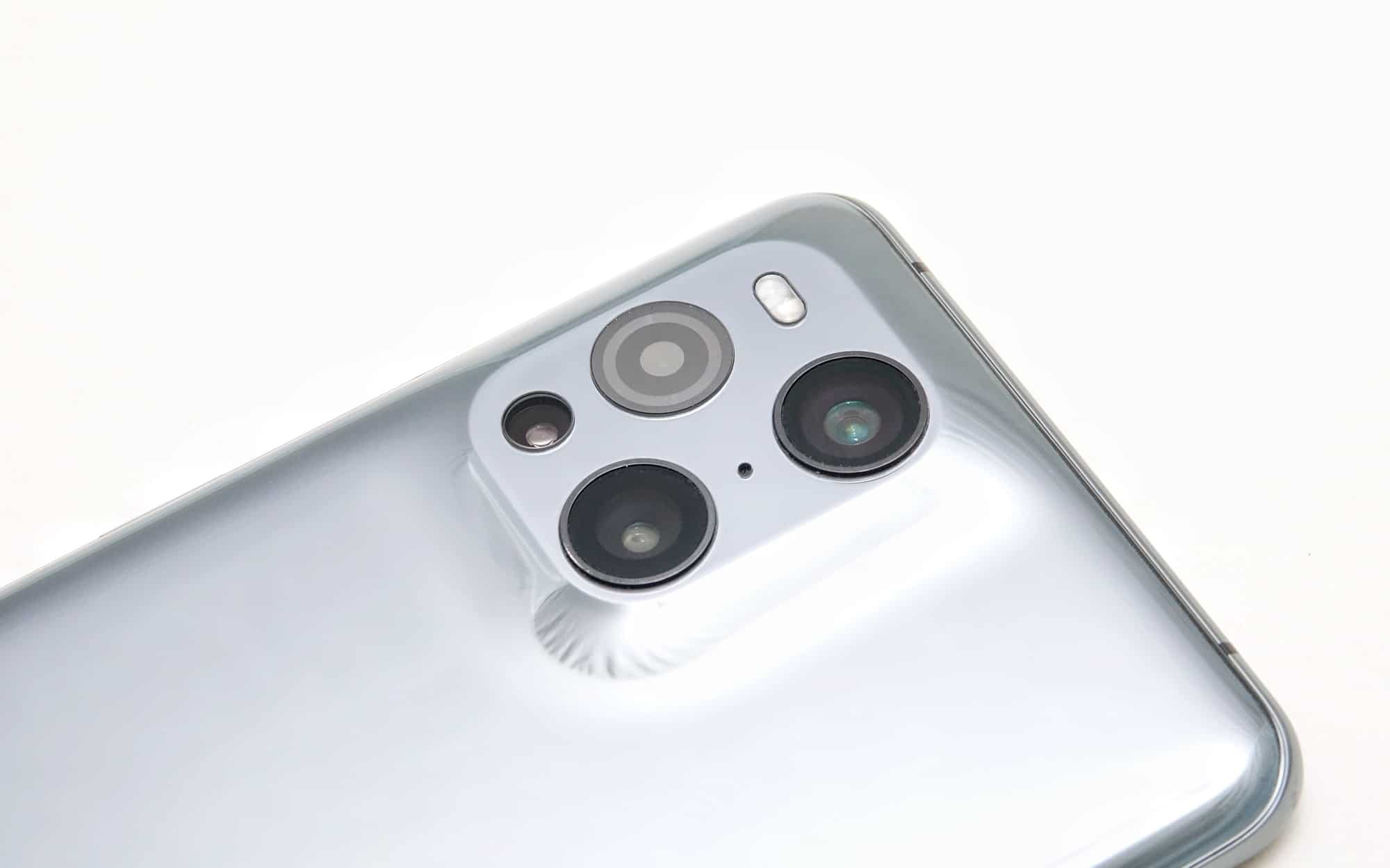 The rear camera system and sleek hump on the Find X3 Pro