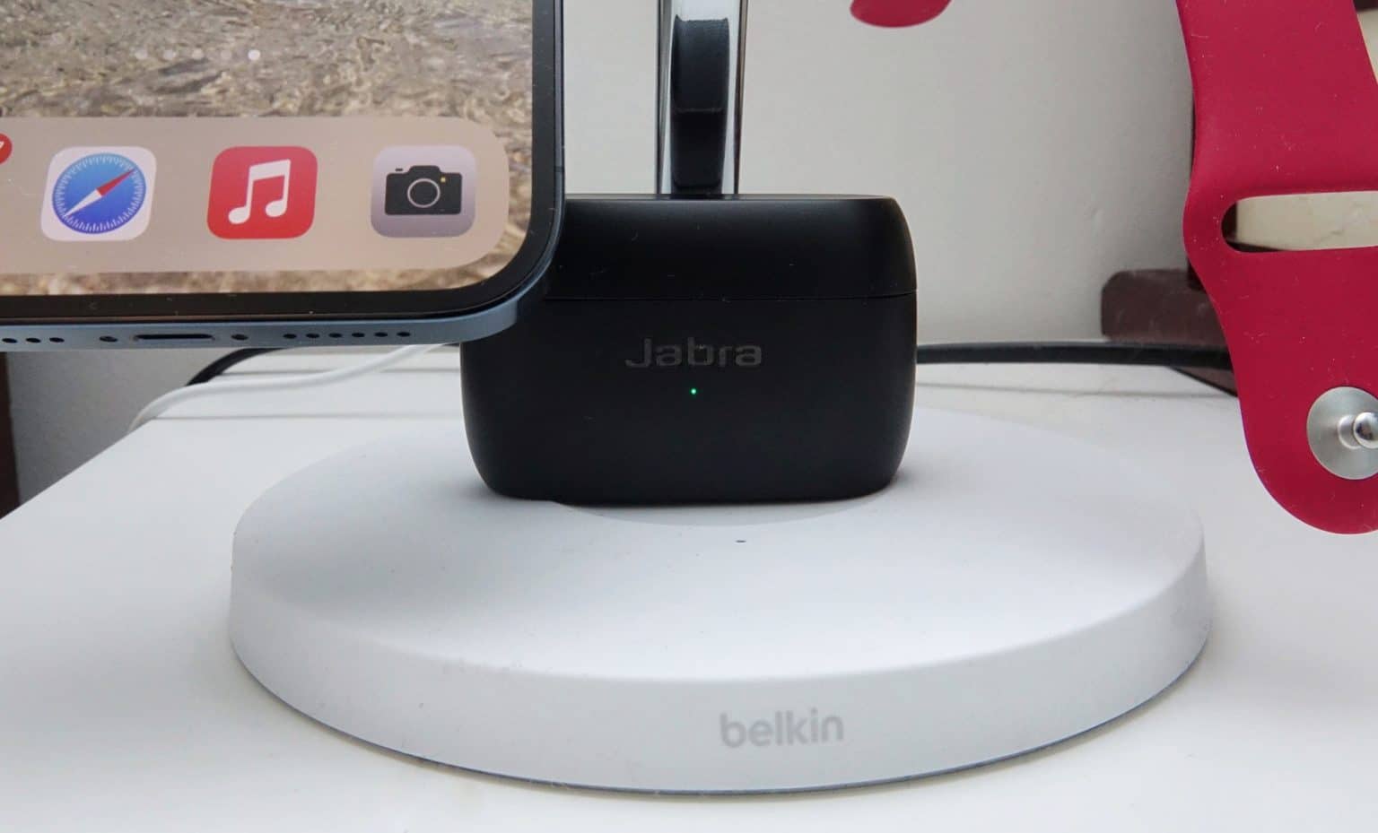 Review: Belkin MagSafe Boost Charge Pro 3-in-1 For IPhone – Pickr