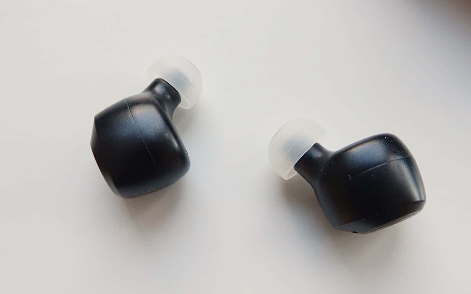 Left and right TWS04K earpieces