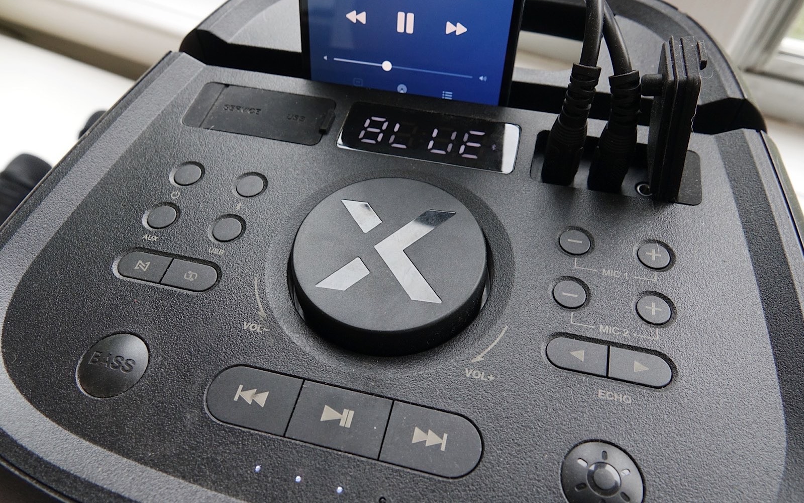 The controls of the BlueAnt X5.