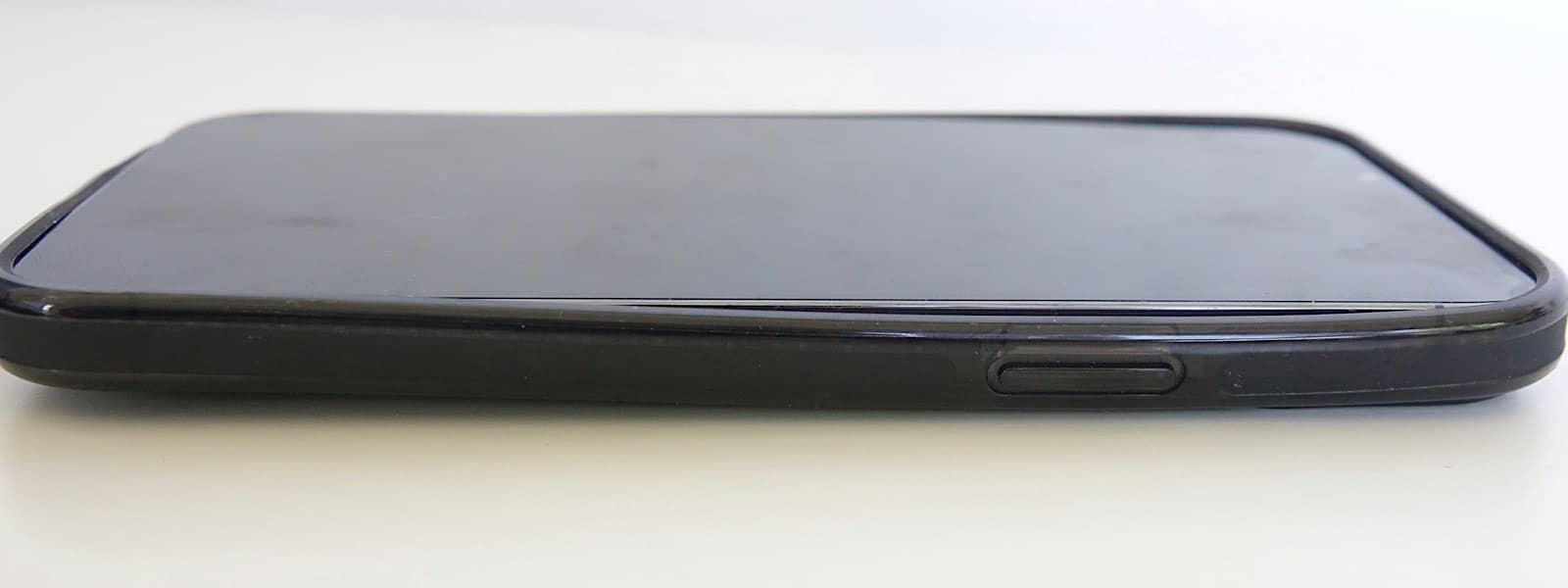 iPhone 12 Pro Max 手机壳不太适合 13 Pro Max，部分原因是更大的相机凸起。