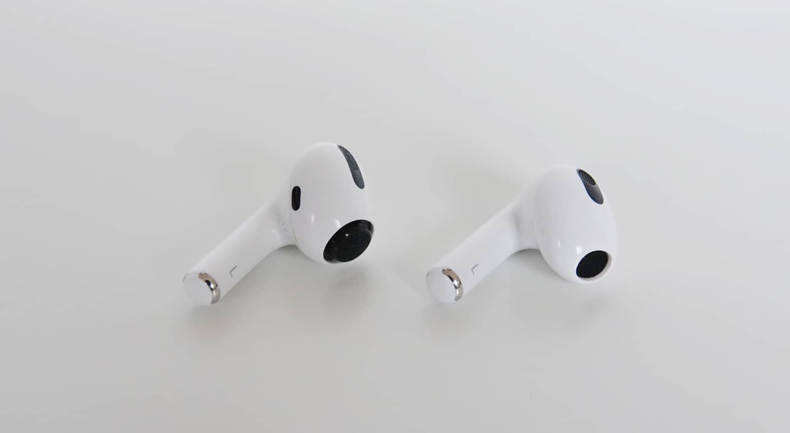 AirPods Pro (left) next to AirPods 3 (right)