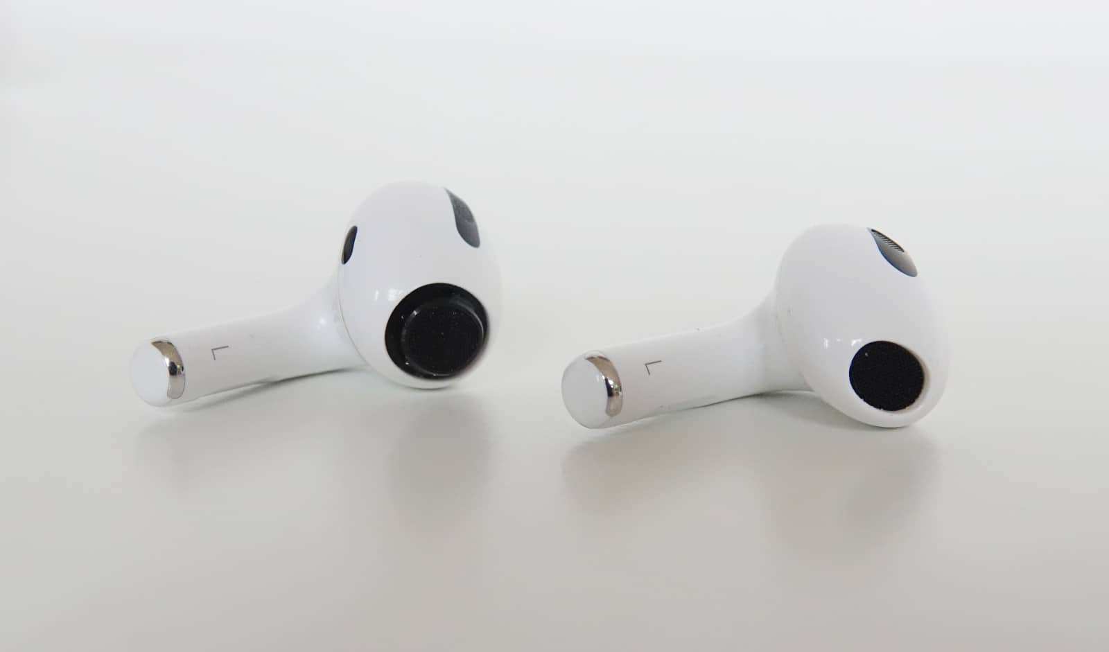 AirPods Pro (left) next to AirPods 3 (right)