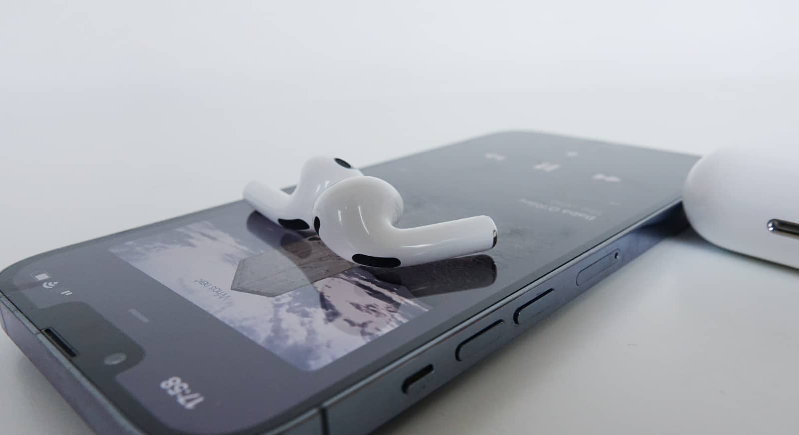 Apple AirPods 3rd gen (AirPods 3)