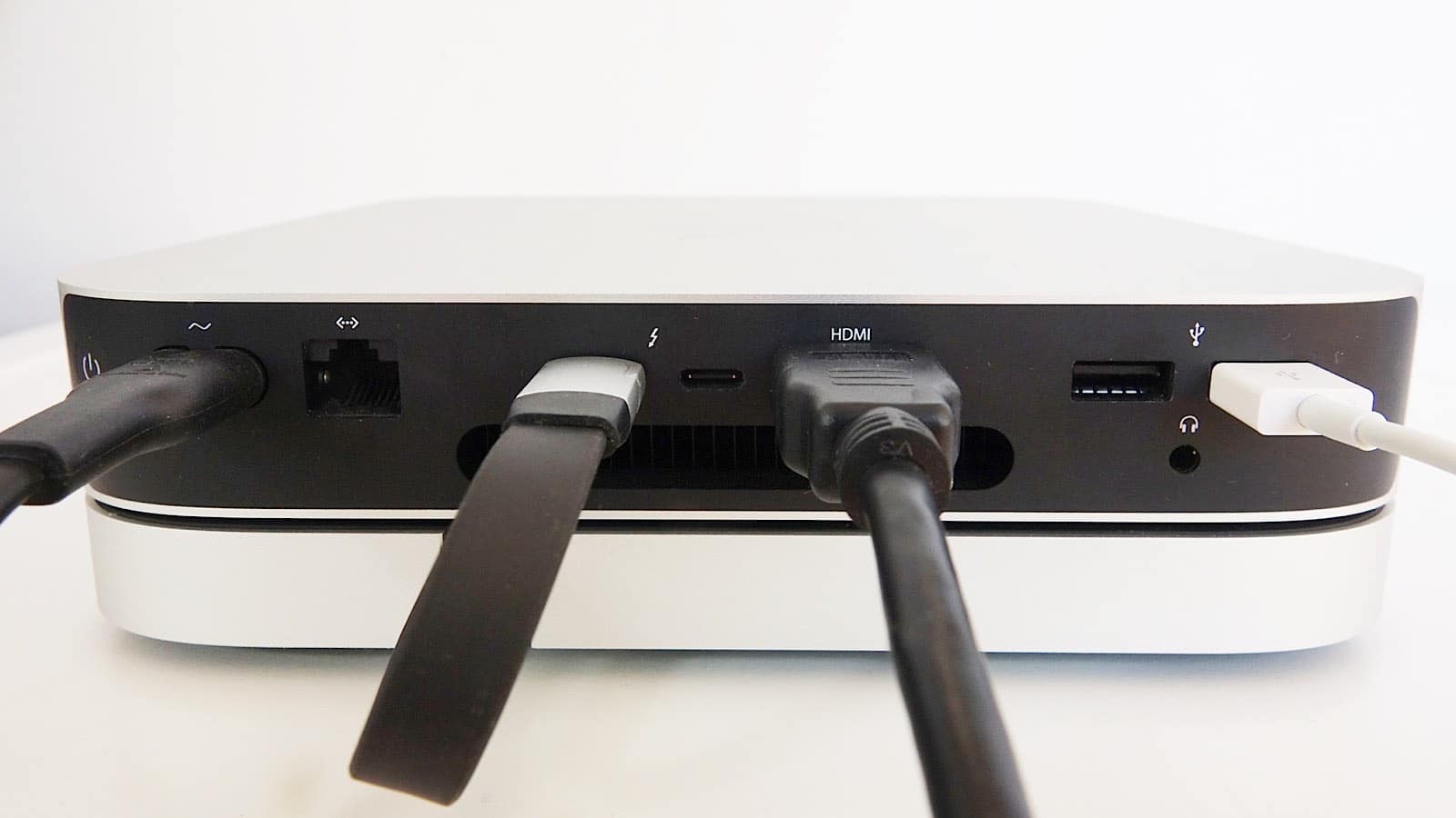 Plugging the Satechi Mac Mini stand into a Mac Mini