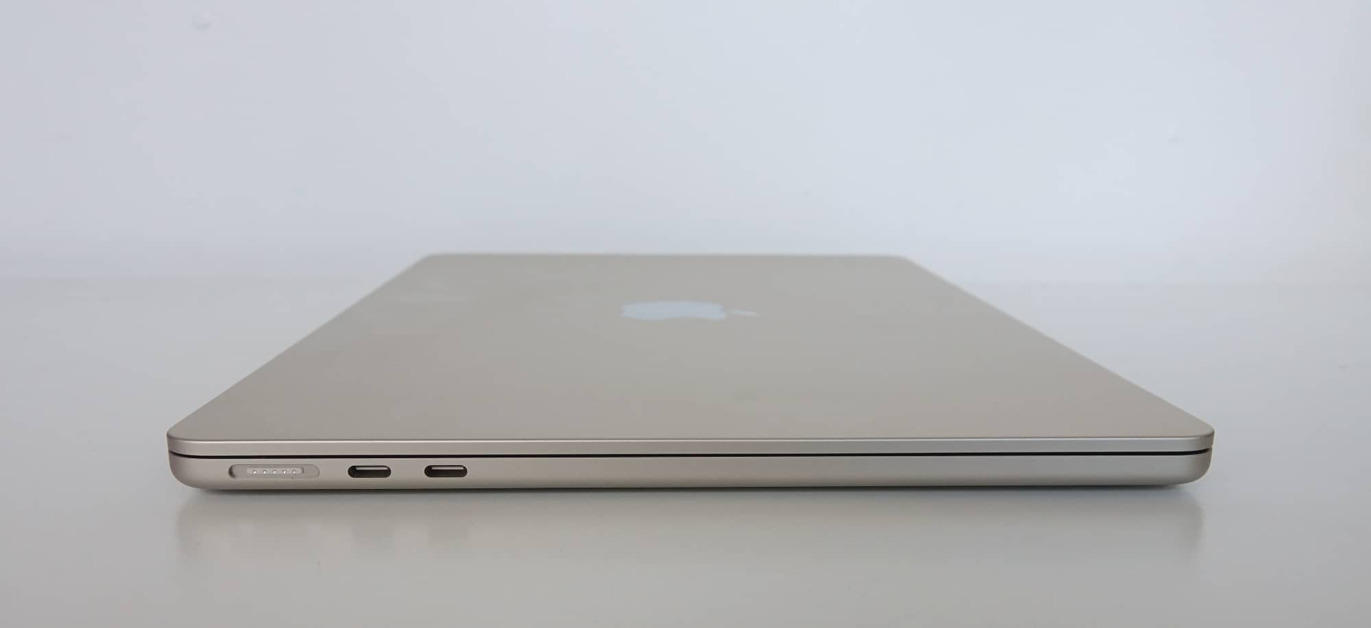 Apple MacBook Air 13 (2022) Review 