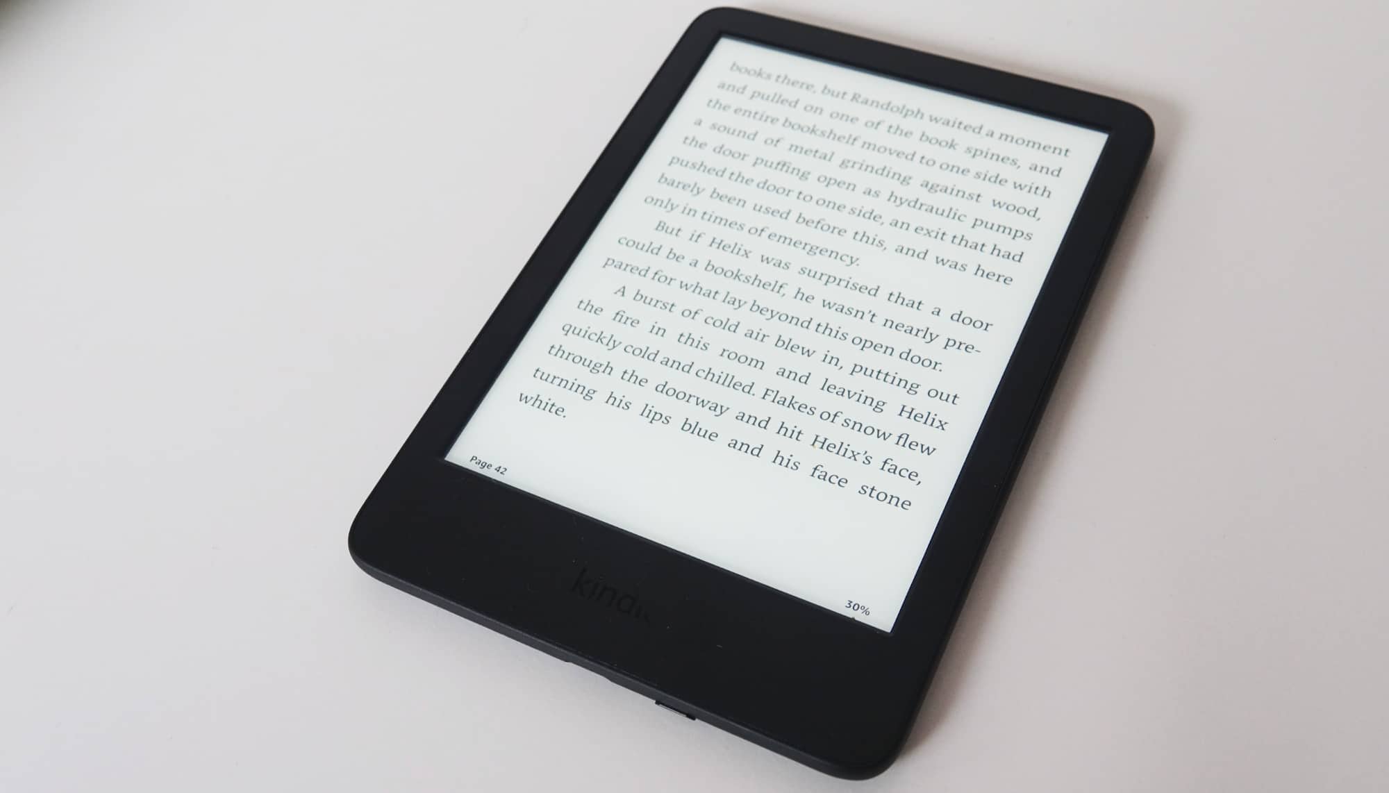 Kindle Oasis Review: Is 's High-End E-Reader Still Worth It?