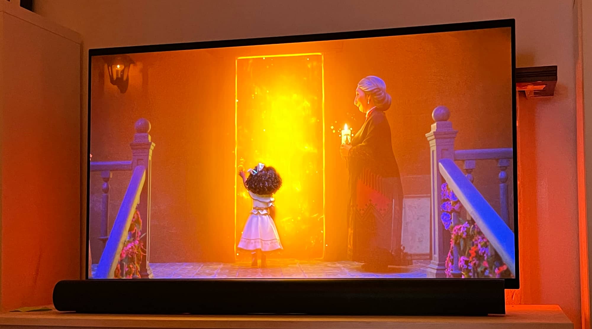 The Philips Hue Play HDMI Sync Box makes any home theater a bit more  theatrical