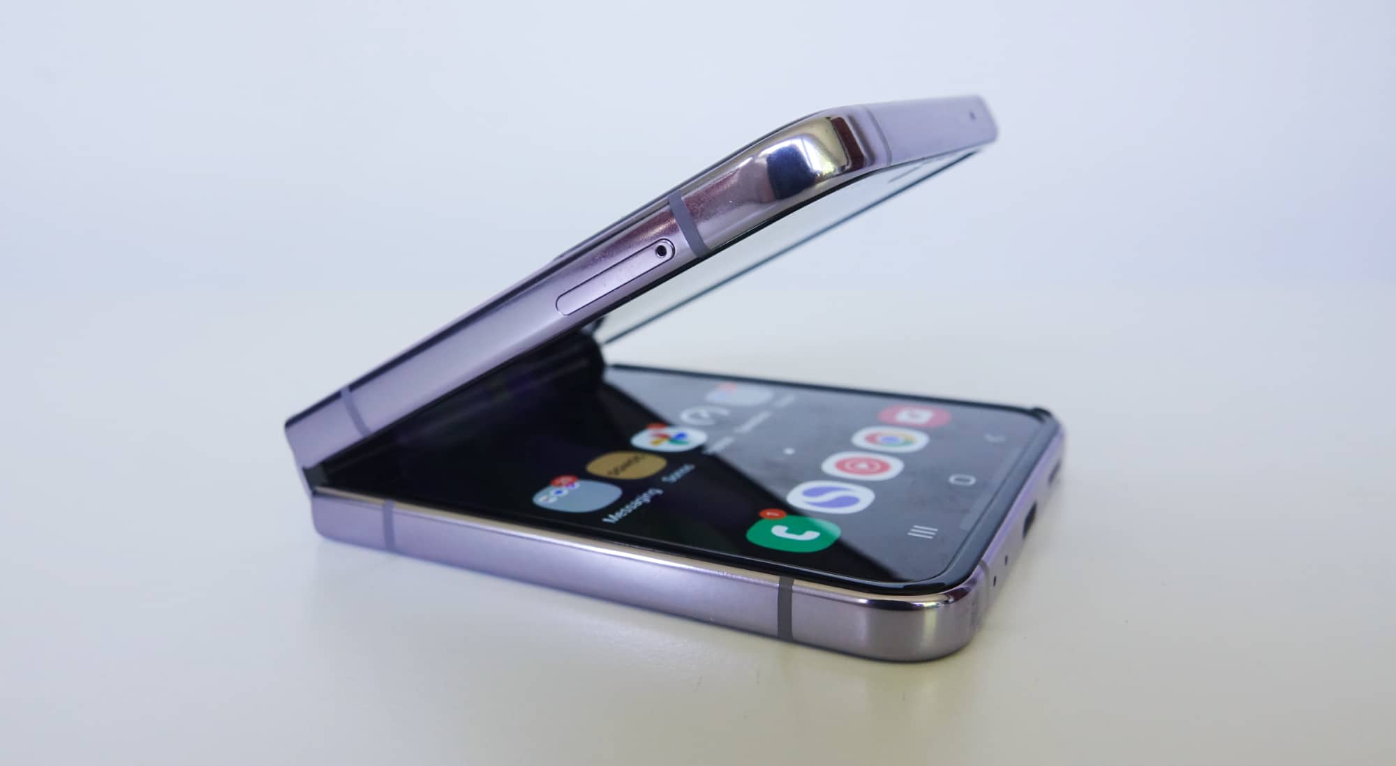 Samsung Galaxy Z Flip4 in for review -  news