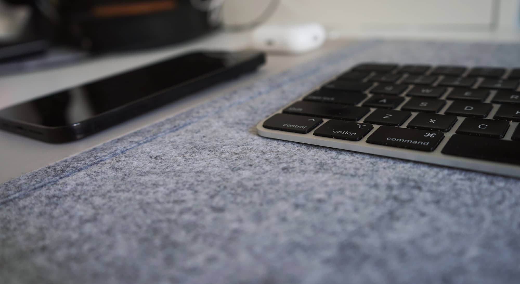 Journey Alti Wireless Charging Desk Mat review – Pickr