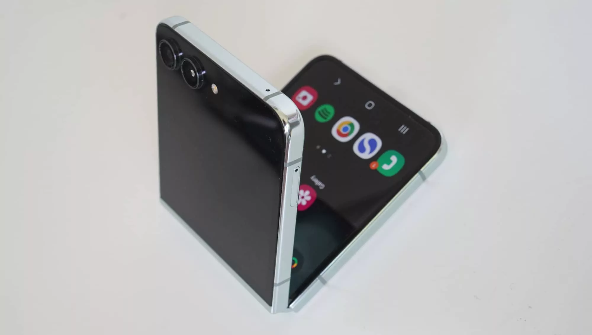  SAMSUNG Galaxy Z Flip5 Smartphone 5G SM-F731B Single
