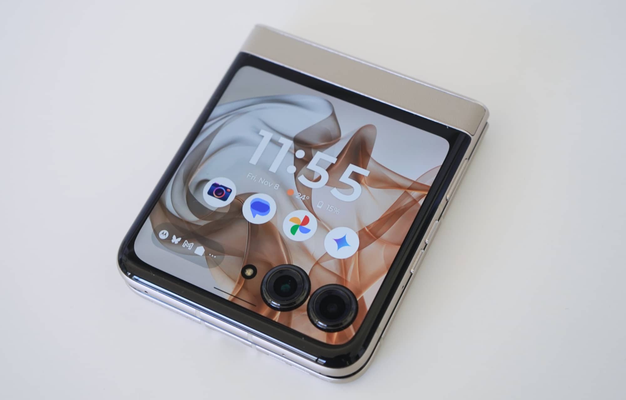 Motorola Razr 50 review (XT-2453-1) – Pickr