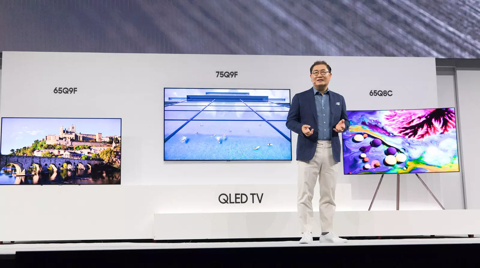 Bixby samsung на телевизоре. Samsung QLED TV q9. Samsung Premium UHD TV 2018. Модели телевизоров самсунг 2018 года. Comparison of Sony LG Samsung TV 2022.